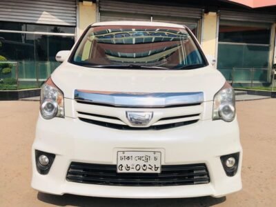 Toyota NOAH SI